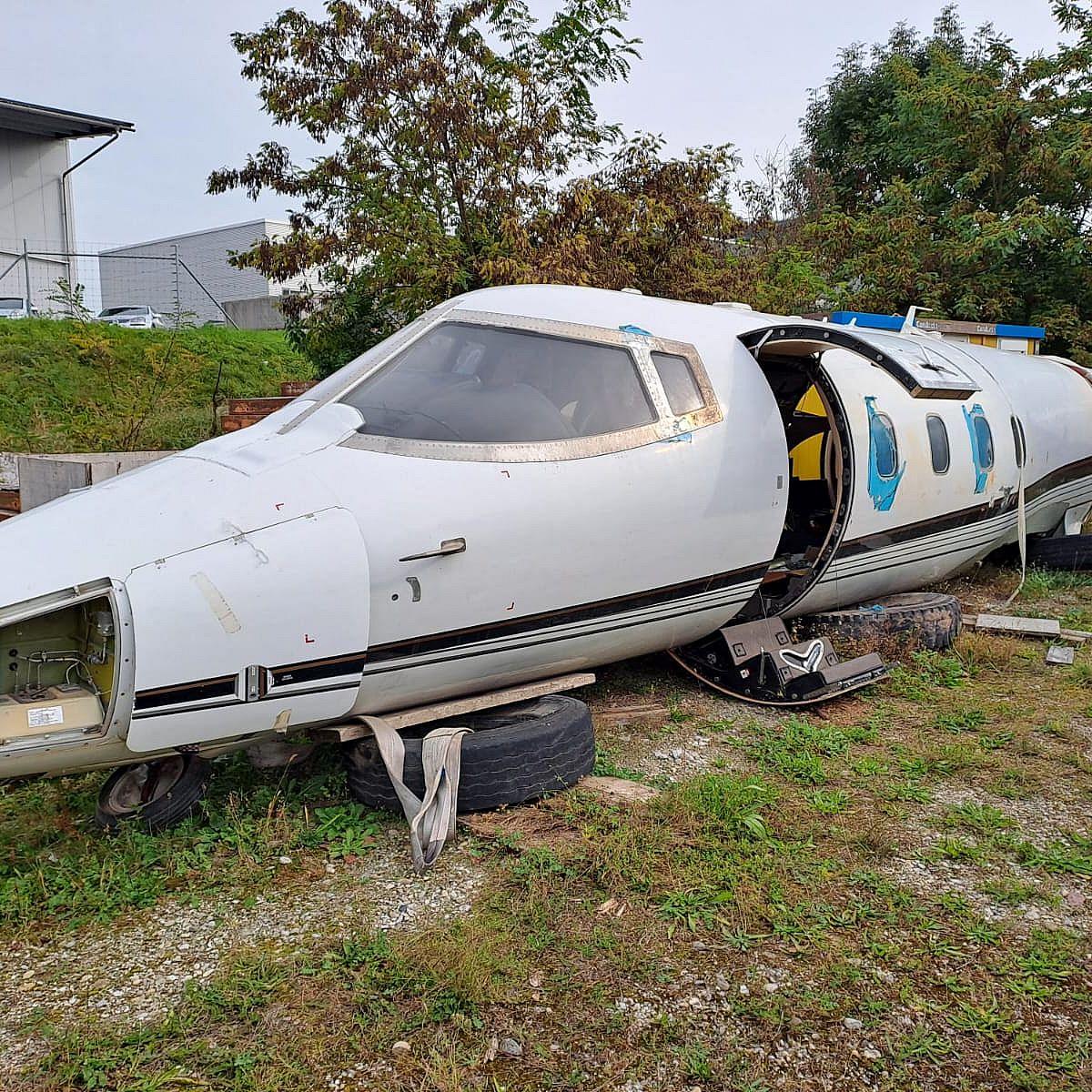 Vor Ort wird die fachgerechte Demontage besprochen und eingeleitet.